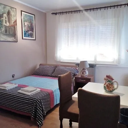 Apartment Lovely Near The Sea